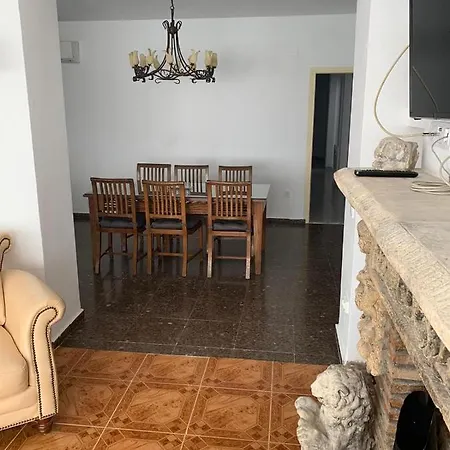 Mooi En Erg Ruim Met Openhaard Malaga